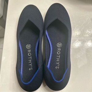 Like new Rothy’s The Flat in navy blue!